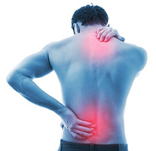 Hombre con dolor de espalda en zonas localizadas